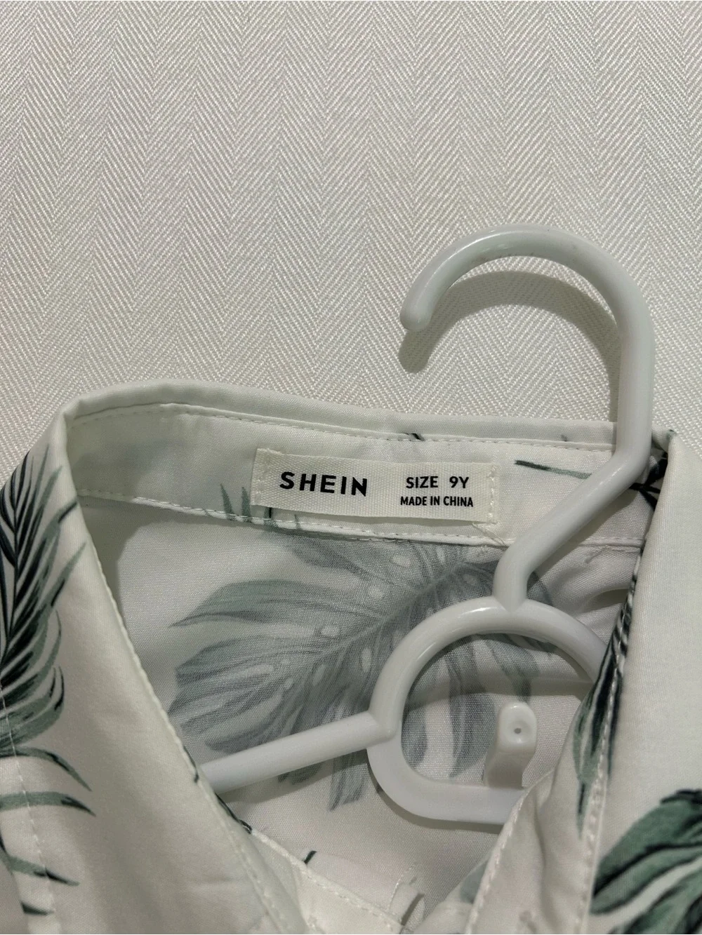 SHEIN White Short-Sleeve Button-Up Shirt with Green Tropical Leaf Print
